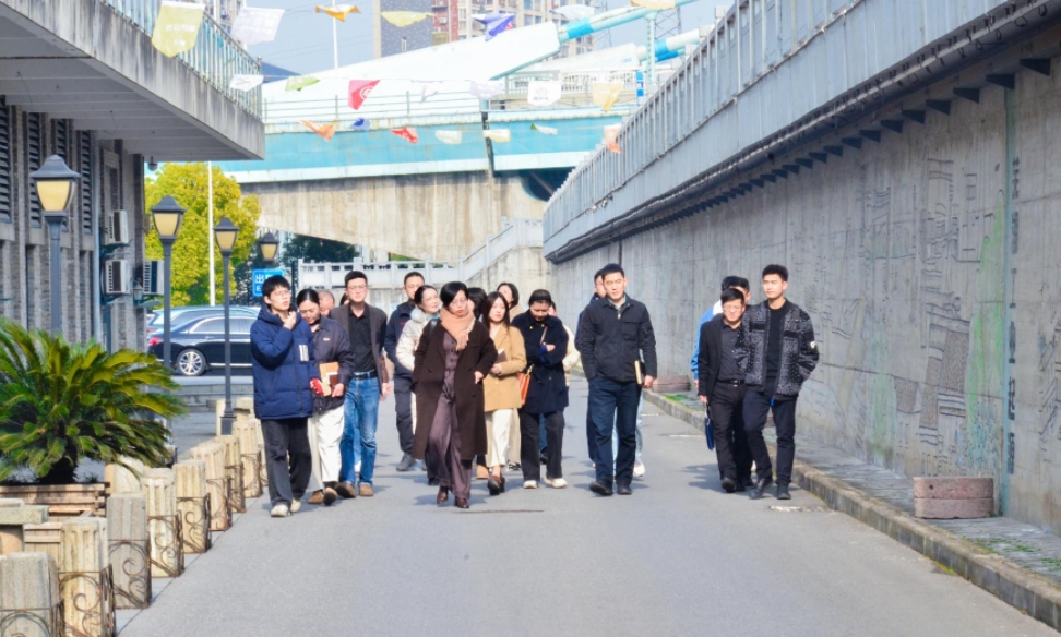 “走進(jìn)園區(qū)，共享未來(lái)”鏡湖區(qū)高層次人才服務(wù)企業(yè)雙向促進(jìn)對(duì)接交流活動(dòng)在園舉辦